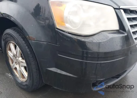 2009 Chrysler Town & Country Touring z USA, uszkodzony, nr VIN 2A8HR54119R521488